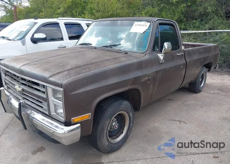 1985 Chevrolet C10 z USA, uszkodzony, nr VIN 1GCEC14H9FJ112284